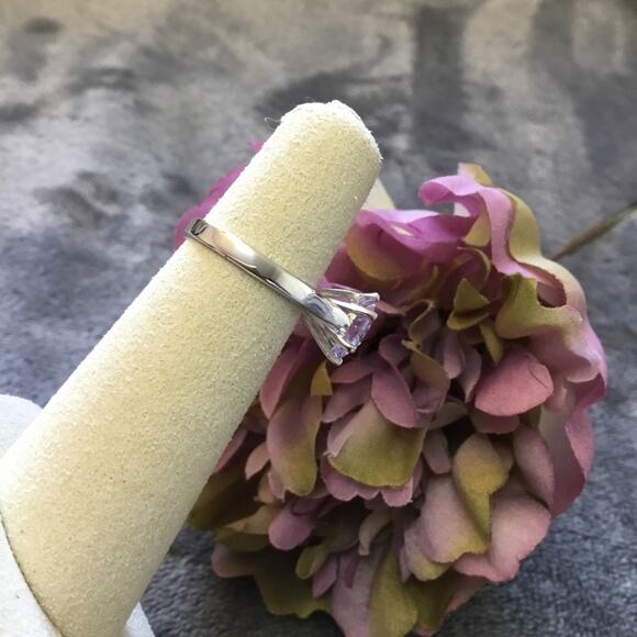 Sterling Silver Purple CZ Solitaire Ring - Picture 4 of 9